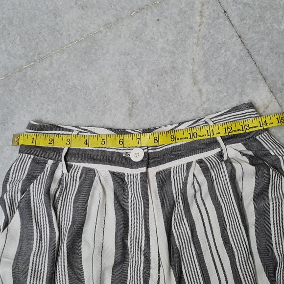 AND trousers. - Picture 4 of 7